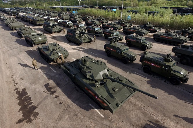 Nga "chỉ có" 25.000 xe tăng thiết giáp và 4.000 pháo phản lực ảnh 1