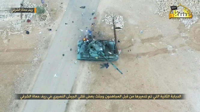 Quân Syria thua trận bỏ cả xe tăng tháo chạy tại Hama (video) ảnh 2