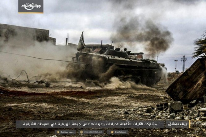 Quân đội Syria phản kích chọc thủng vòng vây tại ven Damascus ảnh 1