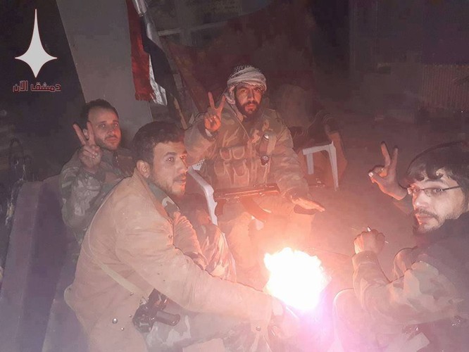 Quân đội Syria nã hàng trăm tên lửa diệt phiến quân ở tử địa Đông Ghouta ảnh 4