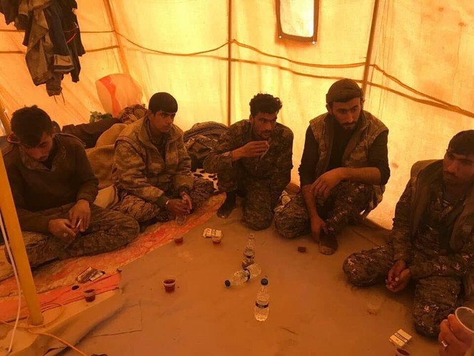 IS tung đòn tự sát, người Kurd tổn thất nặng ở Deir Ezzor ảnh 10