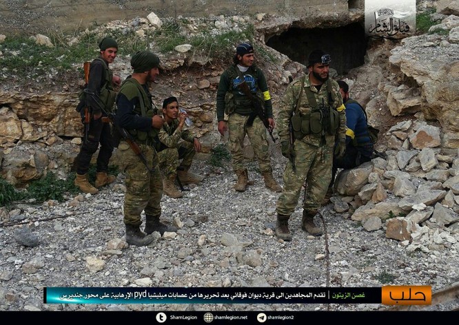 Người Kurd Syria đánh cầm chừng, quân Thổ chiếm thêm 2 thị trấn ảnh 2