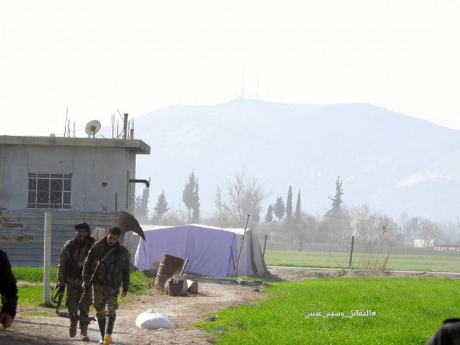 “Hổ Syria” chủ công xung trận chiếm thị trấn trọng yếu, sắp chia cắt Đông Ghouta ảnh 4