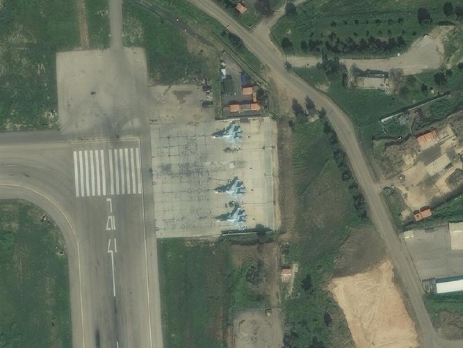 Ảnh vệ tinh công khai bí mật, Su-57 Nga vẫn hiện diện ở Syria ảnh 2
