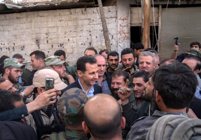 Quân đội Syria ép phe nổi dậy đang nguy khốn đầu hàng, tổng thống Assad thăm Đông Ghouta ảnh 3