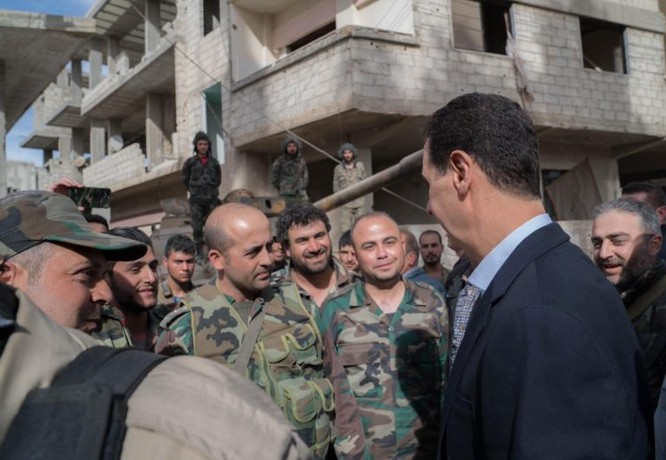 Quân đội Syria ép phe nổi dậy đang nguy khốn đầu hàng, tổng thống Assad thăm Đông Ghouta ảnh 4