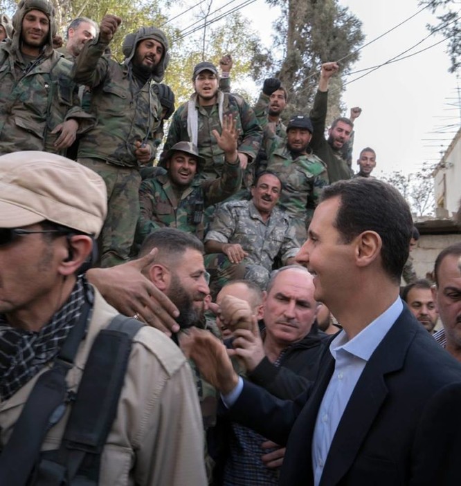 Quân đội Syria ép phe nổi dậy đang nguy khốn đầu hàng, tổng thống Assad thăm Đông Ghouta ảnh 5