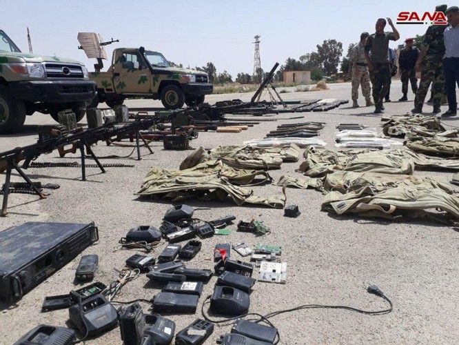 Quân cảnh Nga tước vũ khí phe thánh chiến Syria đầu hàng ảnh 1