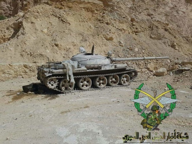 Bức hàng phe thánh chiến, quân đội Syria chiếm 37 xe tăng và 15 tên lửa đạn đạo ảnh 1