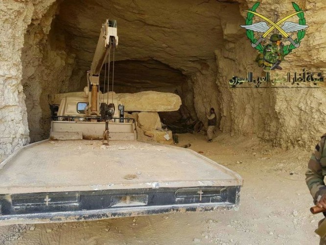 Bức hàng phe thánh chiến, quân đội Syria chiếm 37 xe tăng và 15 tên lửa đạn đạo ảnh 6