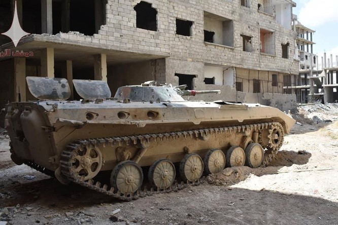 Quân đội Syria chiếm được những vị trí mới từ ISIS ở miền Nam Damascus (Video, Ảnh)