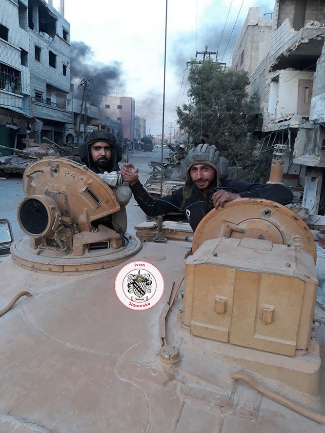 Nga yểm trợ, quân Assad đánh rát IS tại tử địa nam Damasscus ảnh 12