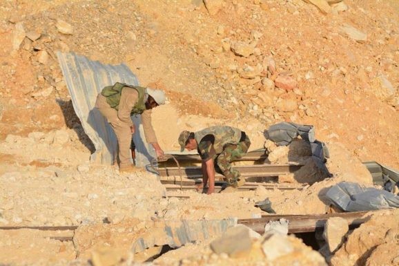 Quân đội Syria chiếm giữ kho vũ khí khủng và tên lửa đạn đạo của phe thánh chiến ở Qalamoun ảnh 4