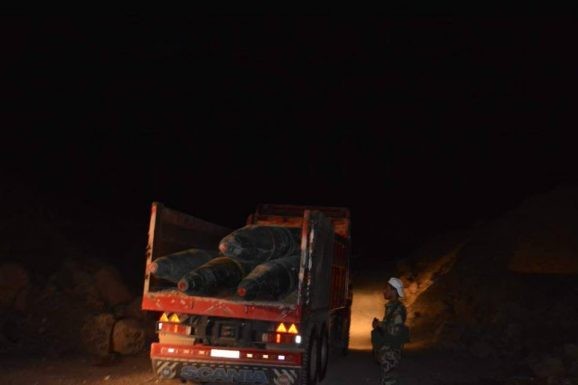 Quân đội Syria chiếm giữ kho vũ khí khủng và tên lửa đạn đạo của phe thánh chiến ở Qalamoun ảnh 9