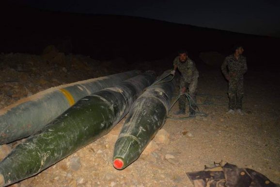 Quân đội Syria chiếm giữ kho vũ khí khủng và tên lửa đạn đạo của phe thánh chiến ở Qalamoun ảnh 10