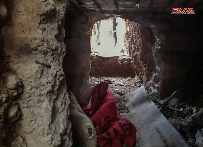 Kinh hoàng hệ thống hầm hào của IS trong tử địa Yarmouk, Syria ảnh 2