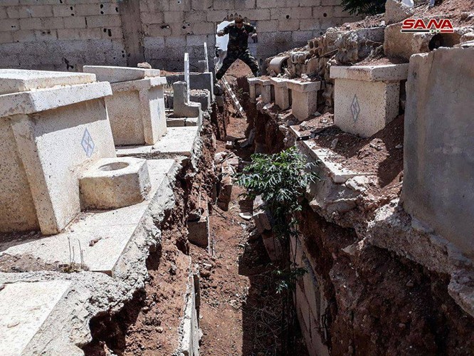 Kinh hoàng hệ thống hầm hào của IS trong tử địa Yarmouk, Syria ảnh 4