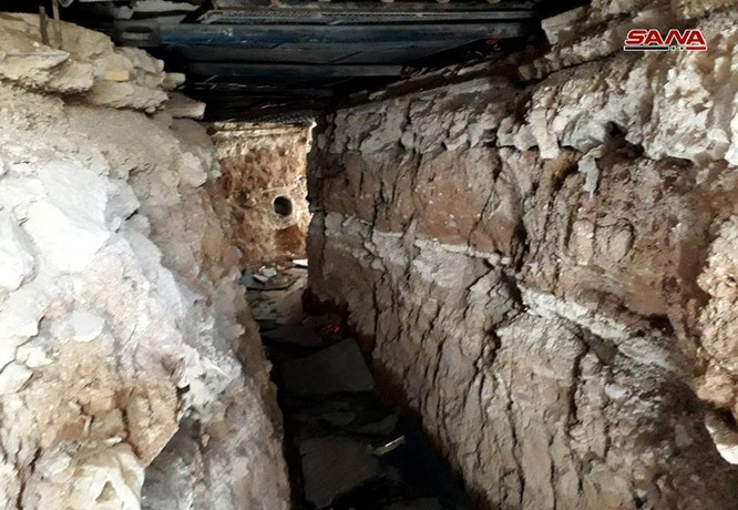 Kinh hoàng hệ thống hầm hào của IS trong tử địa Yarmouk, Syria ảnh 1