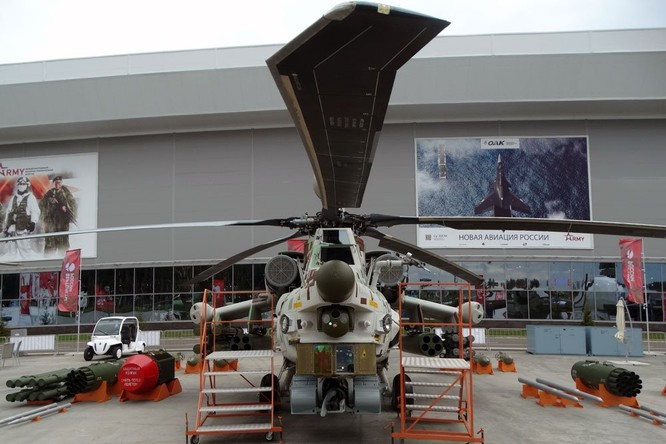 "Cá sấu" Ка-52 và "thợ săn đêm" Mi-28NМ Nga sẽ phóng và điều khiển các máy bay không người lái ảnh 1