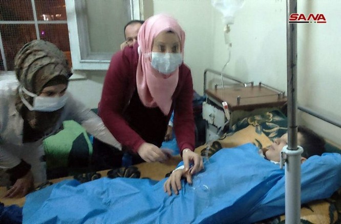 “Nổi dậy” sử dụng đạn cối chứa Clo bắn phá Aleppo, 75 người dân bị thương ảnh 4