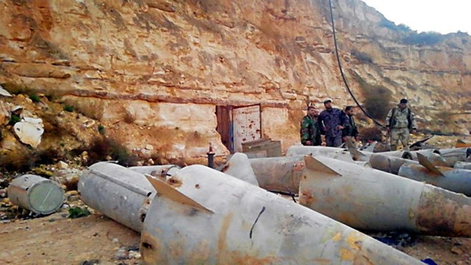 Quân đội Syria phát hiện hàng chục đầu đạn tên lửa S-75 và S-125 của “quân nổi dậy” ở Daraa ảnh 9