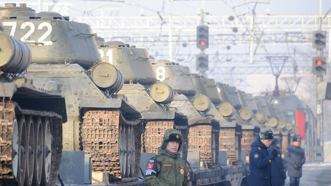 Dân Nga hân hoan đón chào xe tăng T-34 huyền thoại trở về từ Lào ảnh 7