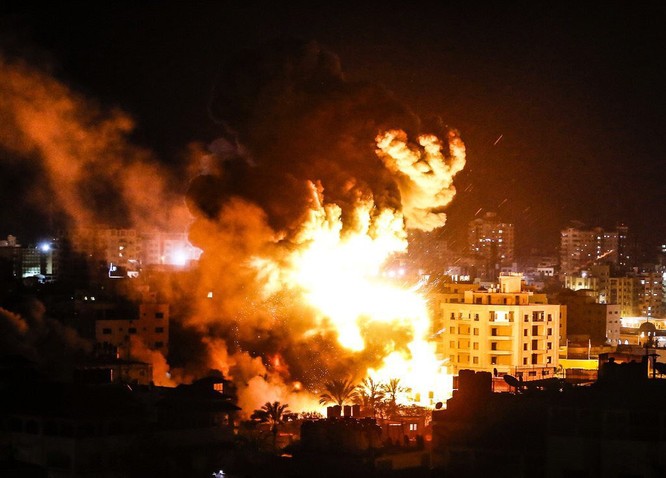 Tên lửa tấn công Tel Aviv, Israel đánh phá dữ dội Dải Gaza ảnh 3