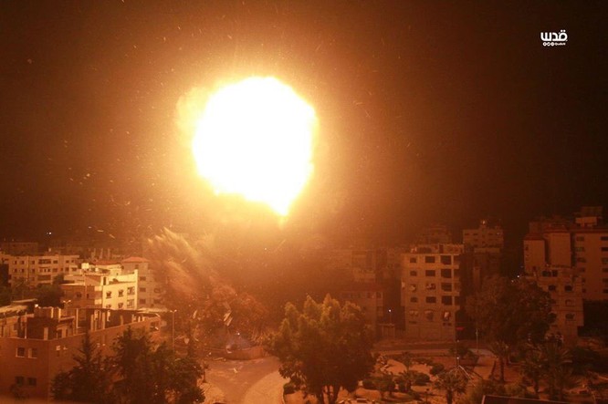 Tên lửa tấn công Tel Aviv, Israel đánh phá dữ dội Dải Gaza ảnh 8