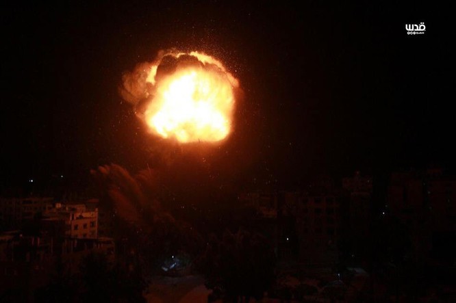 Tên lửa tấn công Tel Aviv, Israel đánh phá dữ dội Dải Gaza ảnh 11
