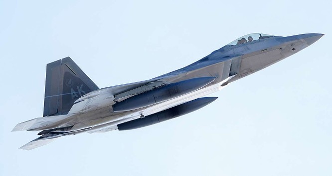 F-22 Raptor Mỹ thực hiện cuộc diễn tập “Voi đi bộ” quyết dành ưu thế với Nga ở Bắc Cực ảnh 11