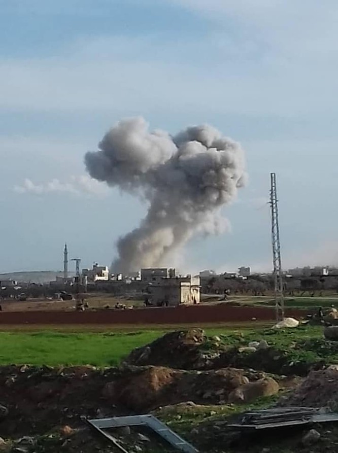 Không quân Nga không kích phá hủy kho vũ khí của khủng bố ở Idlib ảnh 2