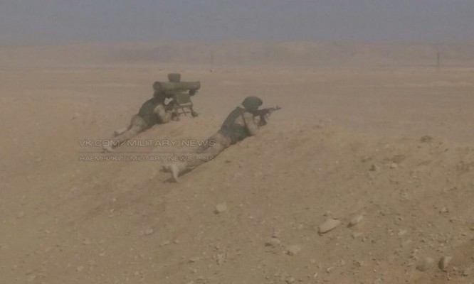 Các binh sĩ Nga lại xuất hiện trên sa mạc tỉnh Homs, Deir Ezzor ảnh 2