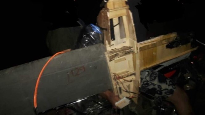Thánh chiến sử dụng UAV mang bom tấn công căn cứ sân bay Hama Syria ảnh 2