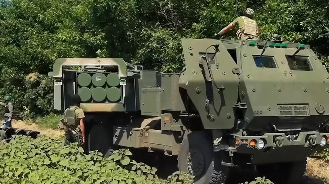 Ukraine nhận một lô xe quân y, phá hủy một xe thiết giáp Nga ở Kharkiv ảnh 4