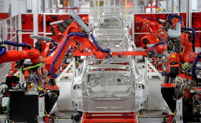 Tesla tuyên bố sẵn sàng ra mắt công chúng robot hình người Optimus ảnh 3