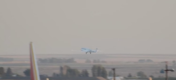 Máy bay chở khách chạy hoàn toàn bằng điện của công ty Israel – Mỹ lần đầu tiên cất cánh ảnh 3