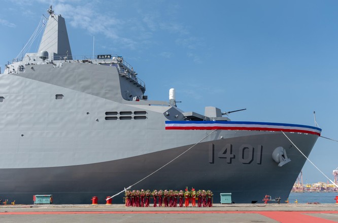 Đài Loan đưa vào biên chế tàu đổ bộ hạng nặng "Yushan" LPD-1401 ảnh 3