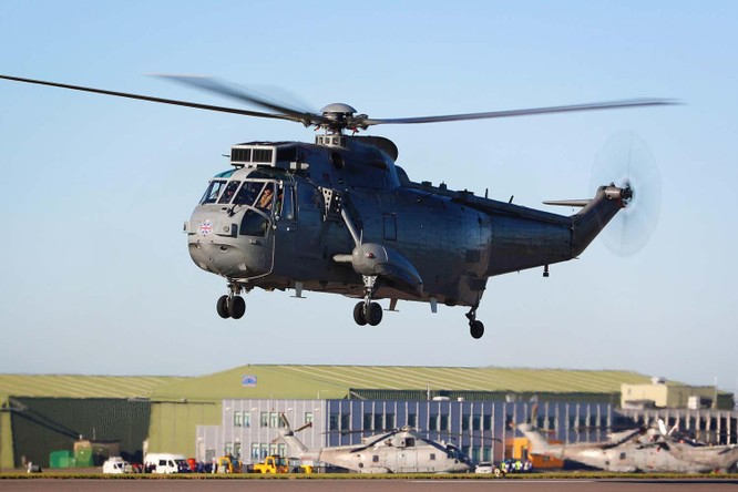 Anh cung cấp cho Ukraine trực thăng cứu hộ hải quân Sea King ảnh 1