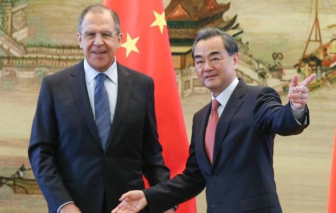 Bộ trưởng Ngoại giao Nga và Trung Quốc tại Bắc Kinh ngày 29/4/2016. Ảnh: Chinanews