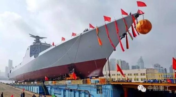 Tàu khu trục tên lửa Thành Đô số hiệu 120 Type 052D Trung Quốc hạ thủy ngày 3/8/2016.