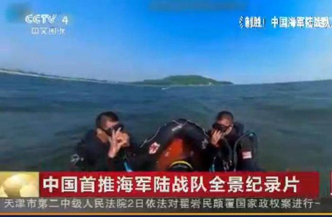 Gần đây, đài truyền hình CCTV Trung Quốc phát sóng phim tài liệu về lực lượng hải quân đánh bộ, đã khoe lực lượng người nhái hoạt động trên Biển Đông - đây là một cách làm ít thấy của phía Trung Quốc. Ảnh: Chinatimes Đài Loan.