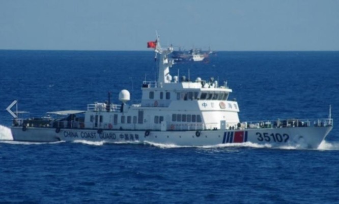 Sáng ngày 6/8/2016, tàu Hải cảnh-35102 Trung Quốc xâm nhập khu tiếp giáp đảo Senkaku. Ảnh: military.china.com