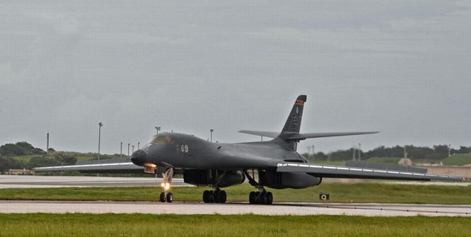 Máy bay ném bom chiến lược siêu âm B-1B Lancer Không quân Mỹ. Ảnh: Người quan sát, Trung Quốc.