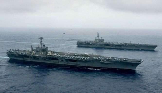 Biên đội 2 tàu sân bay Hải quân Mỹ phô trương sức mạnh trên Biển Đông. Ảnh: Sina Trung Quốc.