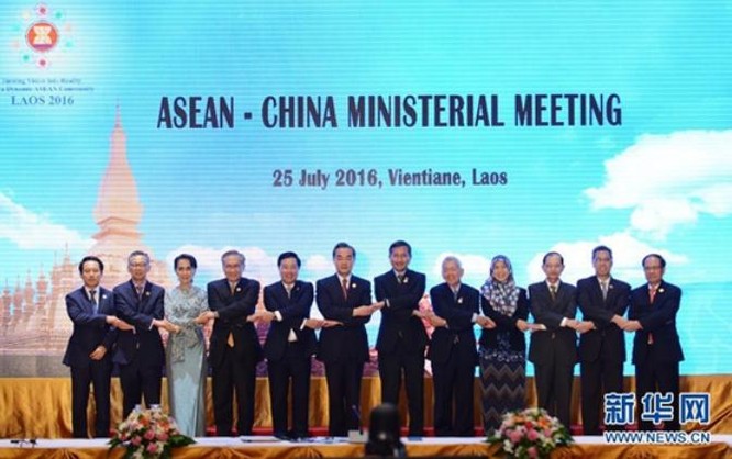 Hội nghị Bộ trưởng Ngoại giao ASEAN - Trung Quốc tổ chức vào ngày 25/7/2016 tại Vientaine, Lào. Ảnh: Tân Hoa xã.