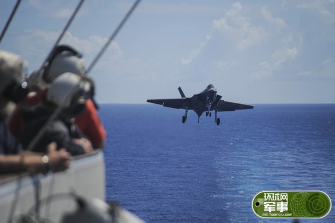 Máy bay chiến đấu tàng hình F-35C cất hạ cánh trên tàu sân bay USS George Washington CVN 73 ngày 15/8/2016. Ảnh: Thời báo Hoàn Cầu, Trung Quốc.