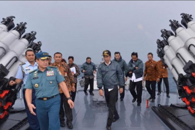 Tháng 6/2016, Tổng thống Indonesia Joko Widodo tiến hành thị sát quần đảo Natuna. Ảnh: Reuters