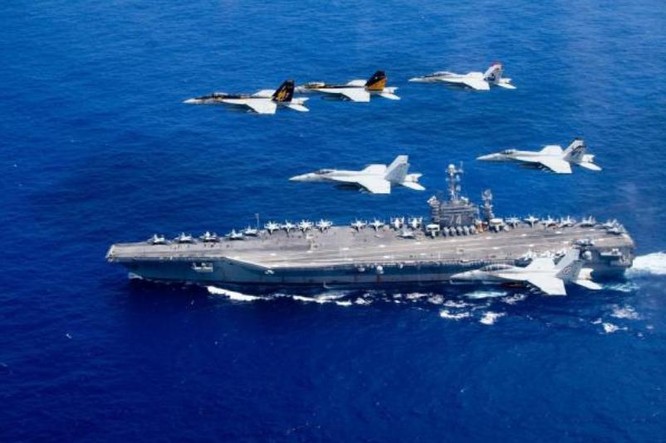 Hạm đội 2 tàu sân bay động cơ hạt nhân USS John C. Stennis và USS Ronald Reagan Hải quân Mỹ trên Biển Đông ngày 18/6/2016. Ảnh: Thời báo Hoàn Cầu, Trung Quốc.
