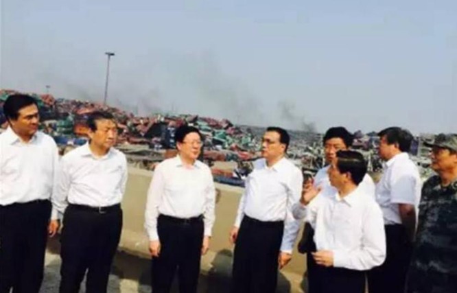 Ngày 16/8/2015, Thủ tướng Trung Quốc Lý Khắc Cường đến Thiên Tân chỉ đạo về vụ nổ kho chứa chất độc hóa học ở thành phố Thiên Tân. Ảnh: Caixin