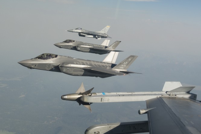 Biên đội máy bay chiến đấu F-35 Không quân Mỹ và Australia. Ảnh: Thời báo Hoàn Cầu, Trung Quốc.